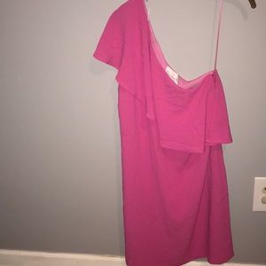 Super cute off the shoulder dress!